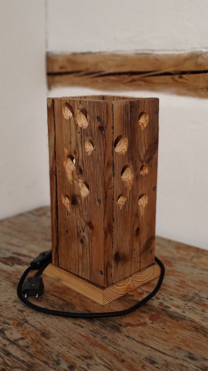 Rustikale Nachttischlampe aus Holz